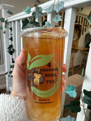 Peach green tea with white pearls