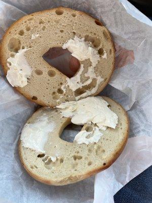 This is how Dunkin' spreads cream cheese apparently