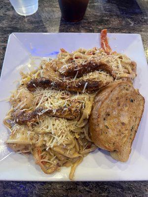 Chicken Alfredo w/shrimp