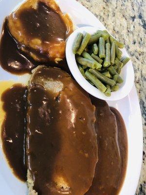 Meatloaf with mashed and green beans