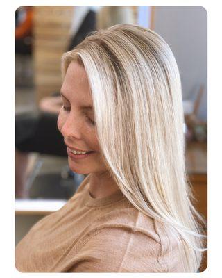 Rooted Dimensional Blonde makes fine hair look thicker