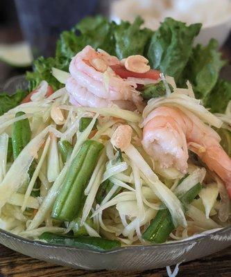 Green papaya salad with shrimp