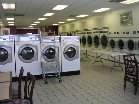 Willow Creek Laundromat serving Chapel Hill & Carrboro. Clean, bright and comfortable.