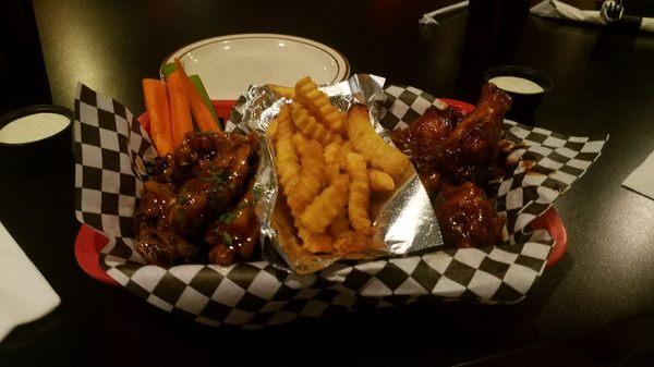 We tried the teriyaki and bbq wings. Loved the bbq style, super saucy!