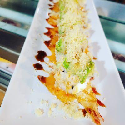 Green monster roll
(Shrimp Tempura, cream cheese and cucumber inside half slice avocado on the top with crunch flakes)