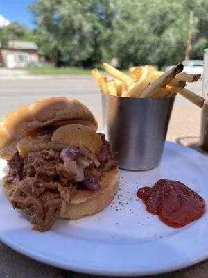 Pulled pork sandwich