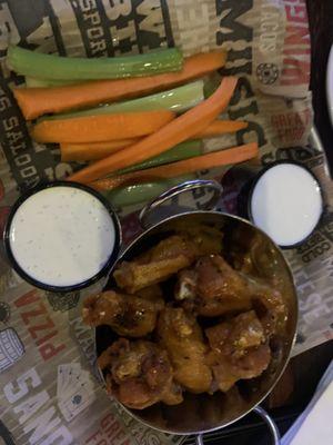 8 Traditional Wings (hot Buffalo sauce)