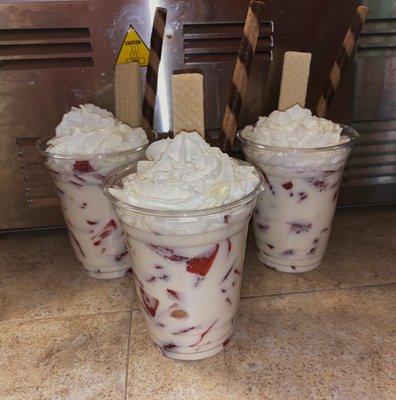 Fresas con Crema (strawberries w/ cream)