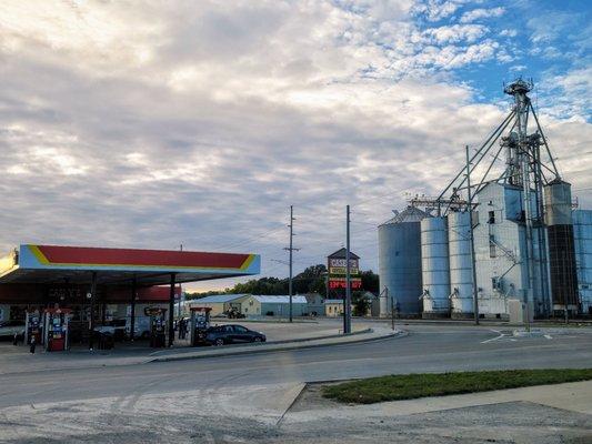 Very rural area 100 miles south of Chicago.  US 24 a very heavy truck route all the way from Peoria Illinois to fort Wayne Indiana