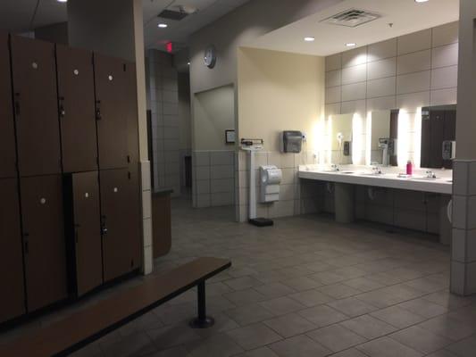 Women's locker room! I made sure no one was in here when I took this lol