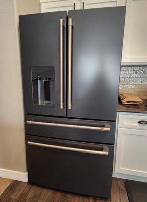 Here is the refrigerator I got! Very nice.