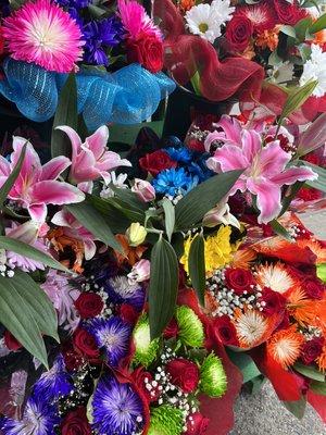 We sell flower arrangements & daily fresh flower bouquets! We deliver as well.