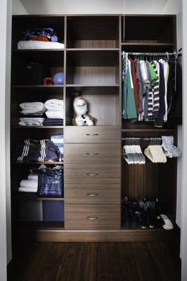 Kids closet in walnut