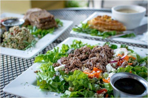 Our famous hash wit salad.