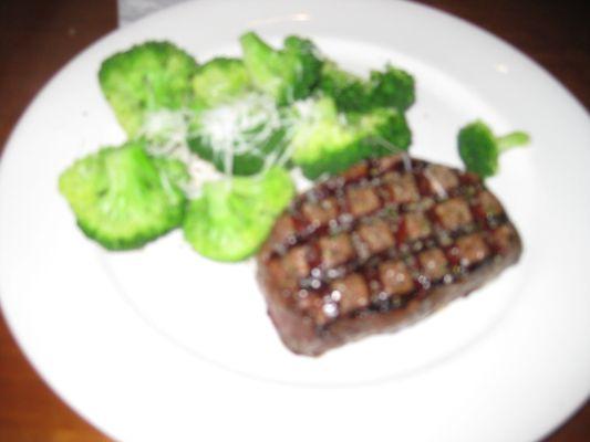 8 oz. filet mignon w/broccoli