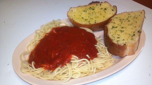 Half order of our spaghetti with red sauce and garlic toast.