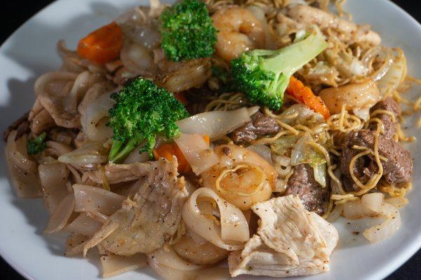 Stir Fry Noodle - Rice noodles or egg noodles stir-fry with vegetables and your choice of protein (Beef, Chicken, or Shrimp).