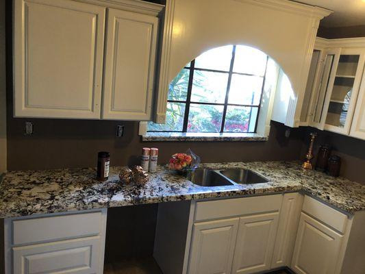 Custom cabinet work with gorgeous Caravelas Gold granite countertops!