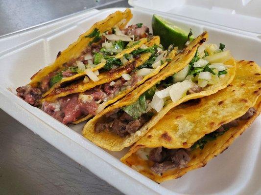 Quesa tacos de asada y cabeza