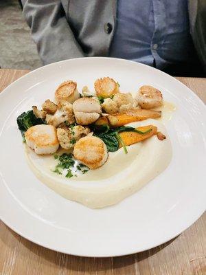 Scallops on a bed of veggies and cauliflower puree