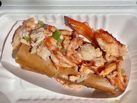 Shorty lobster roll