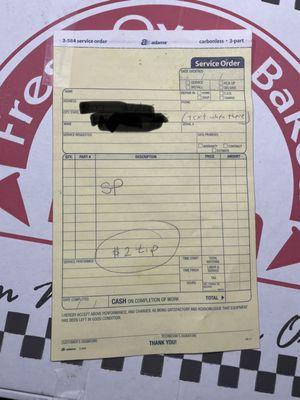 Very conspicuous note of the tip, only possible purpose is to suggest bad service from the driver.