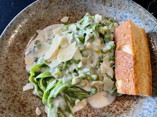 Spinach Alfredo half portion, shared portion. So fresh. High quality. Excellent lunch.