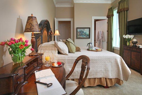 The Oak Room King suite Handicap accessible