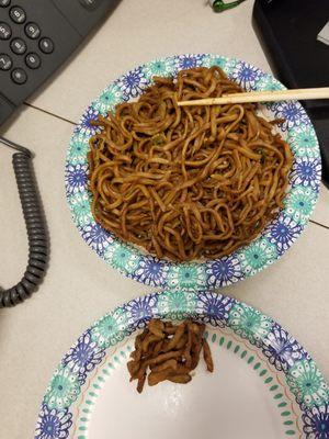 Chicken Lo Mein, the small pile is the chicken and no vegetables - sad.