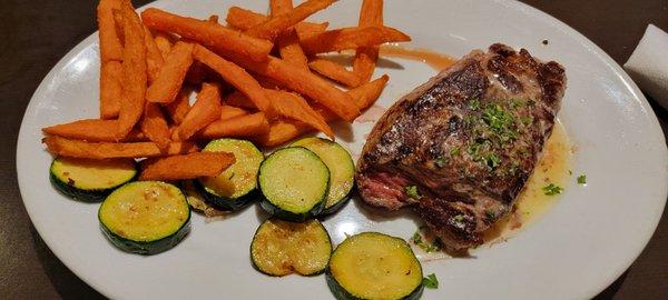 6 oz sirloin with sweet potato fries & grilled zucchini