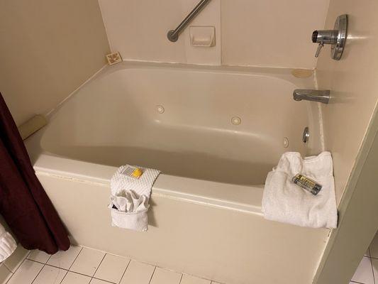 This is the bath in our room. It is a whirlpool tub.