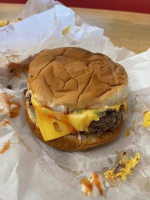 Cheeseburger w/grilled onions