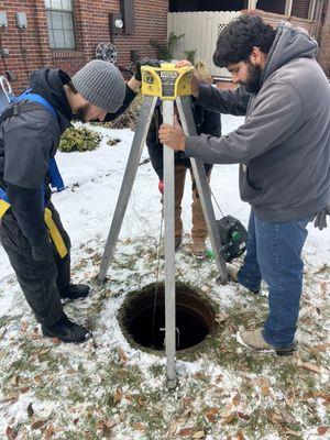 Hoist for confined spaces.