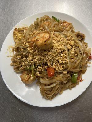 Shrimp pad thai