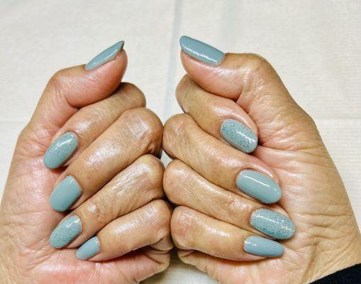 Pretty summer gel manicure