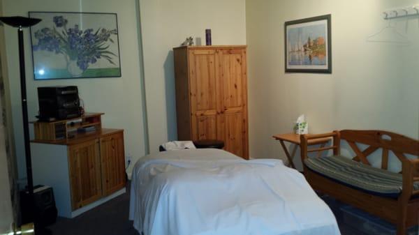 Looking for a space to rent?  This room is available 1/2  time.  Wonderful work environment for experienced therapist!