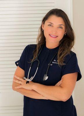 Dr. Nayara Pataro | Dr. Nai | Veterinarian