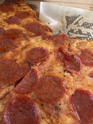 Regular Pepperoni Pizza Close up