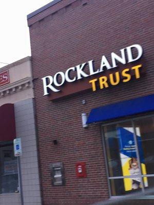 Rockland Trust of Somerville -- 399 Highland Avenue, Somerville     Storefront