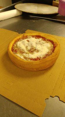 Deepdish pizza. Cheese