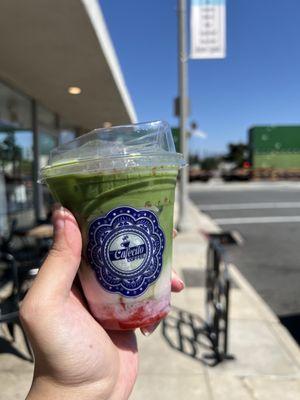 seasonal: La chica Fresa (strawberry milk latte with matcha)