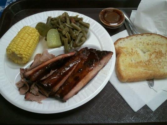 2 meat plate..ribs/brisket. Very good!!!