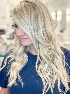 Best Hand-tied weft Hair Extensions of NKY Cincinnati. Top colorist at Zoe Grace Salon and Medical Aesthetics