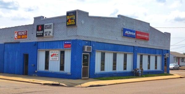 At the corner of Elkhart Avenue and East Lexington - Morris Auto Service.