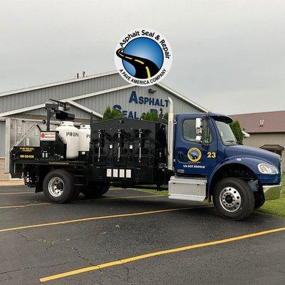 Asphalt Seal & Repair Work Truck