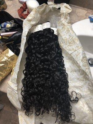 2 bundles of 22" Armenian plush curl, and one 24" bundle. Straight out of the packaging, still untouched.