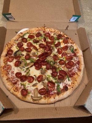 Large pizza (old world pepperoni, mushrooms, and green pepper). Excellent!