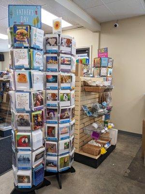 The Country Postman offers a large selection of holiday greeting cards. Pick one out, fill it out and mail it right here! So convenient!