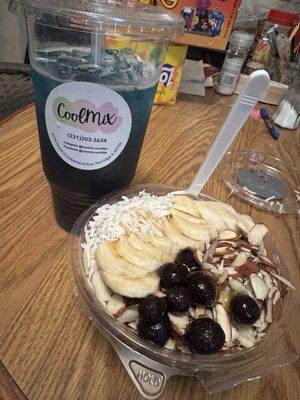 Blueberry banana bowl & Gummy Bear tea. (Drank some before the photo because I couldn't resist :P)