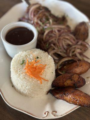 BISTEC ENCEBOLLADO